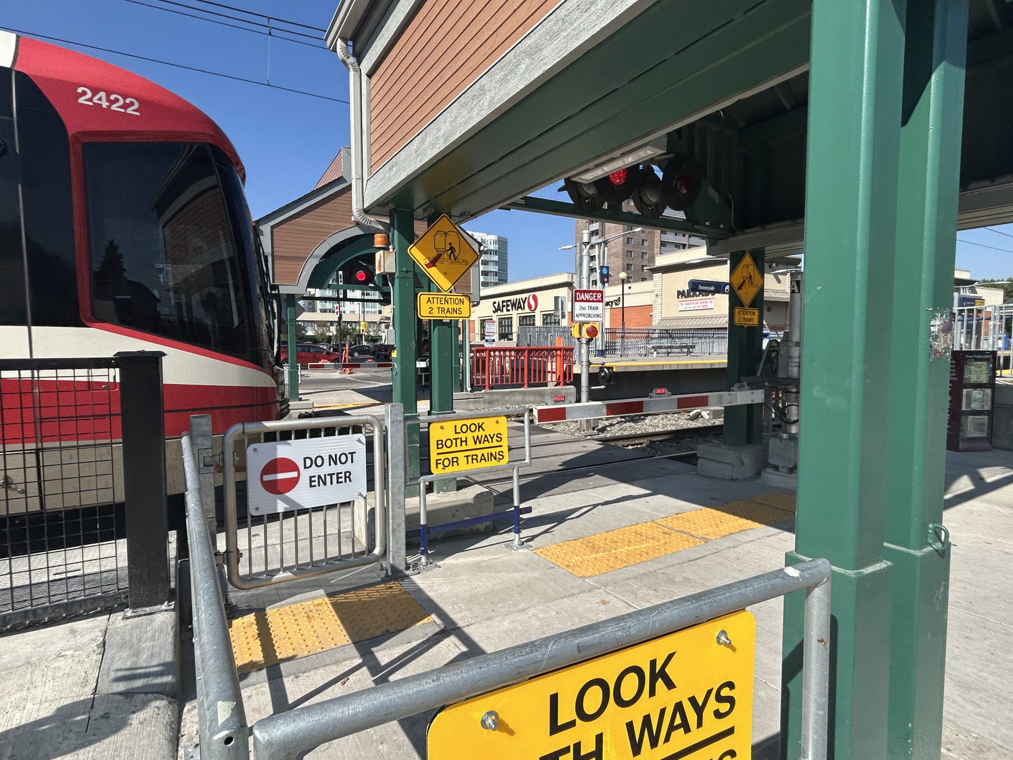 Photo of the newly upgraded Sunnyside station crossing